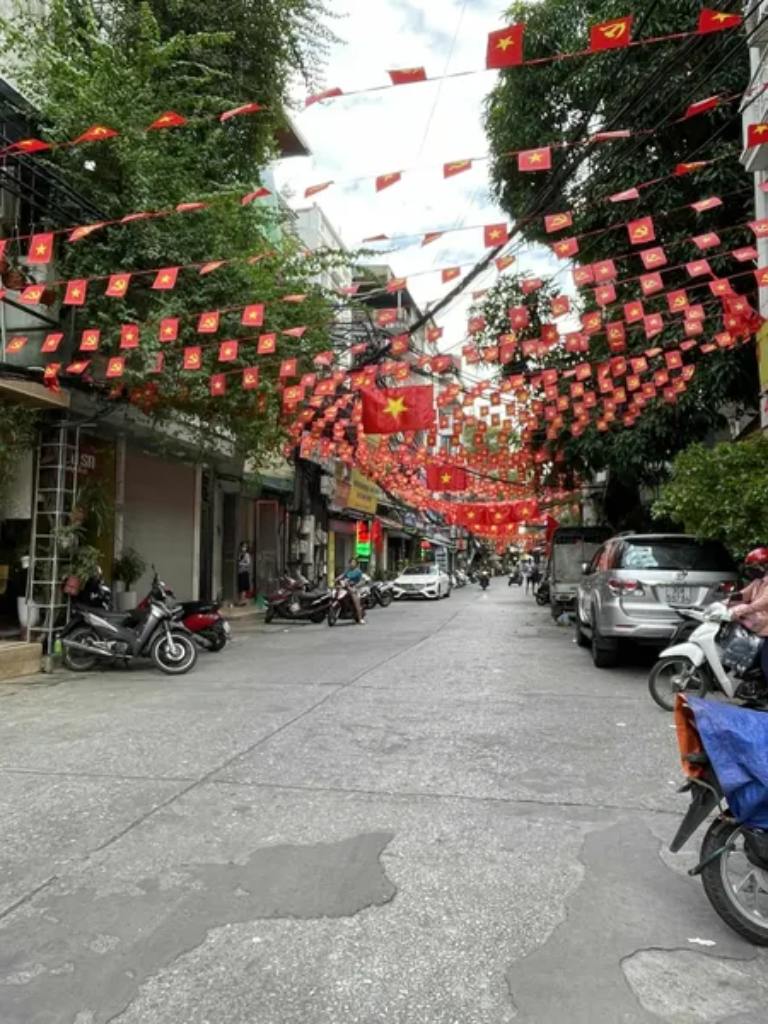 Nhà mặt đường rộng ô tô vào được tại phố Phúc Tân, Hoàn Kiếm