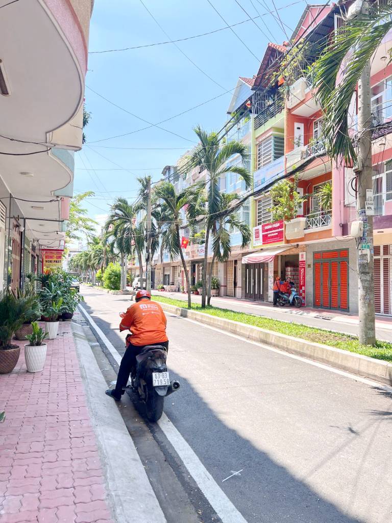 Nhà liền kề nhuề tầng trong phố thương mại sầm uất