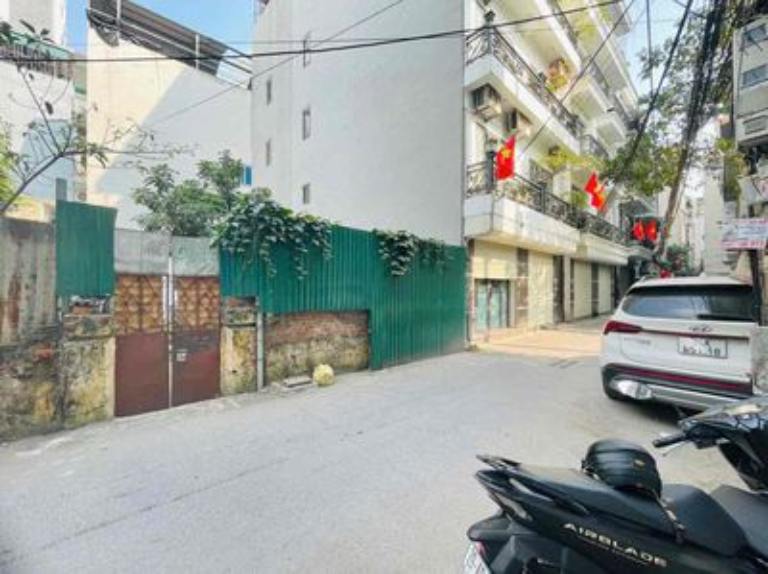 Nhà liền kề nhau có thang máy lên xuống tại Nam Từ Liêm