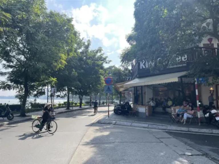 Nhà mặt đường Nguyễn Đình Thi ven hồ kinh doanh quán cà phê