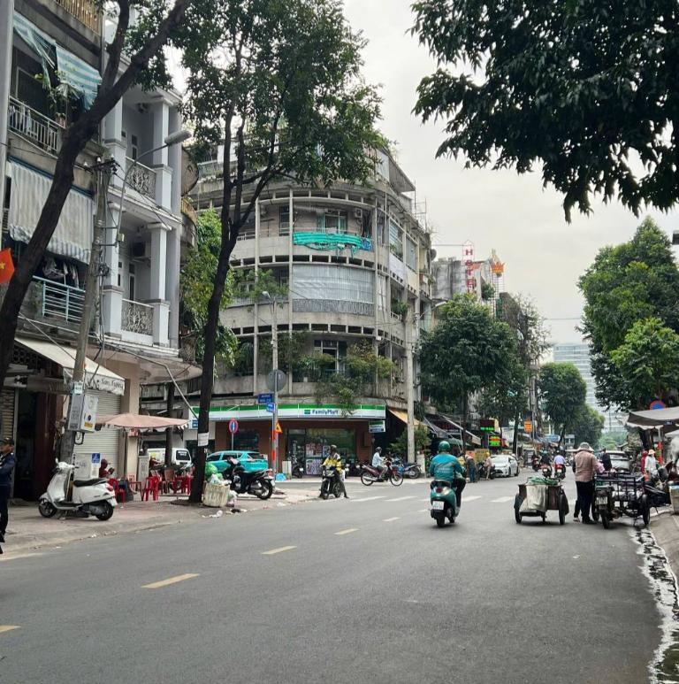 Nhà mặt đường tại quận 5 vừa kết hợp ở và kinh doanh thuận tiện