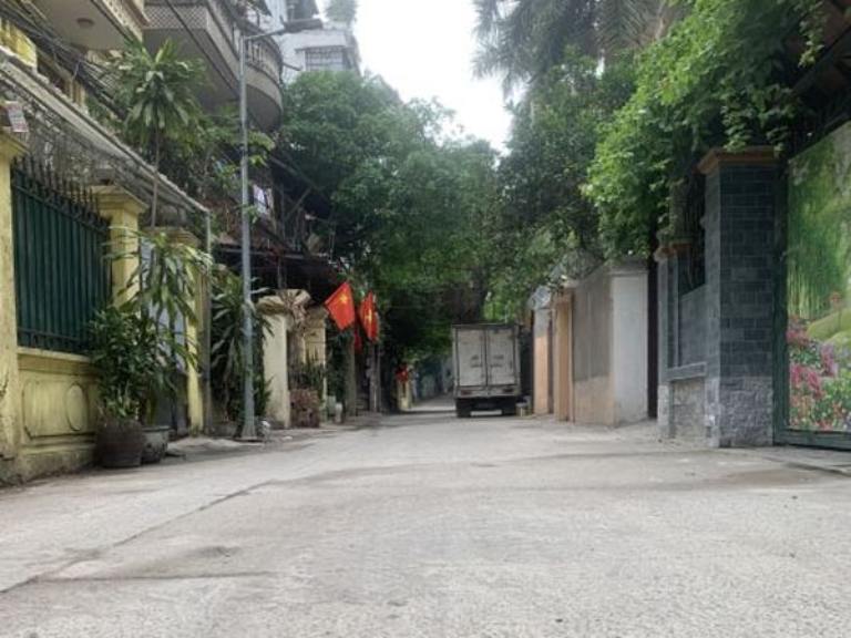 Nhà mặt ngõ 275 Âu Cơ ô tô có thể di chuyển thuận tiện