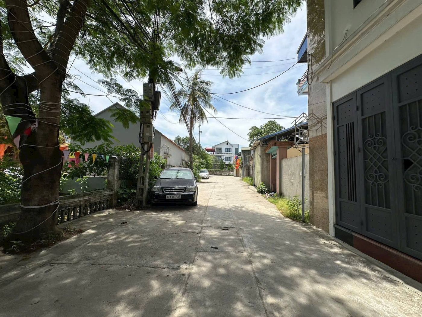 Khu dân cư yên tĩnh, đường nội khu sạch sẽ và thoáng mát