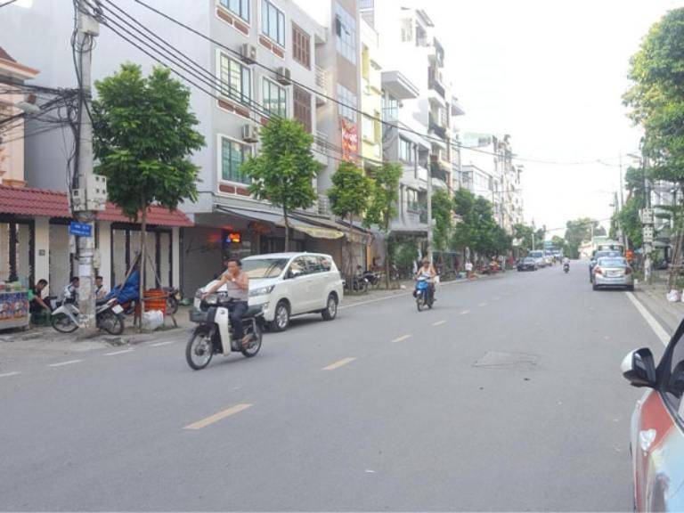 Nhà mặt phố Âu Cơ, Tây Hồ có mặt tiền đẹp, rộng