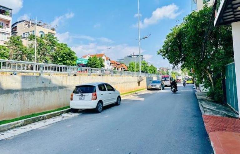 Nhà mặt phố đường Âu Cơ, phường Nhật Tân ngày càng hoàn thiện