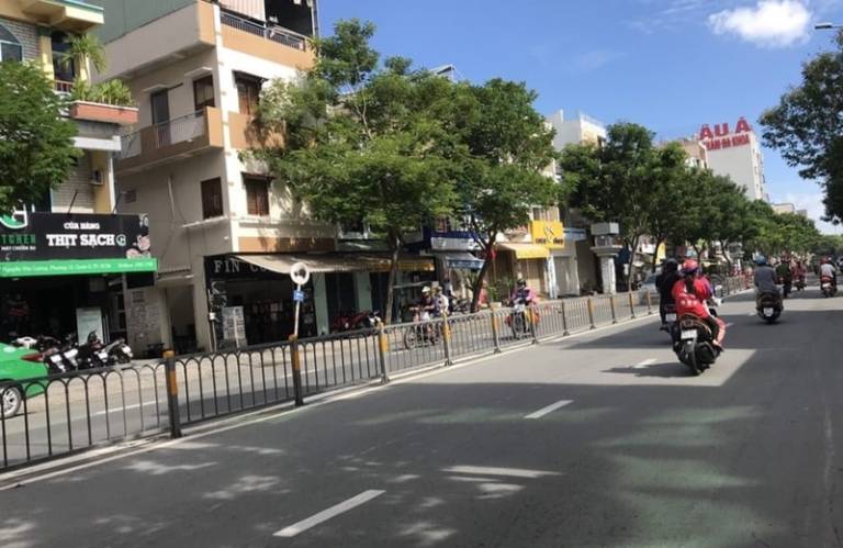 Nhà mặt phố đường chính giao thông kết nối thuận lợi