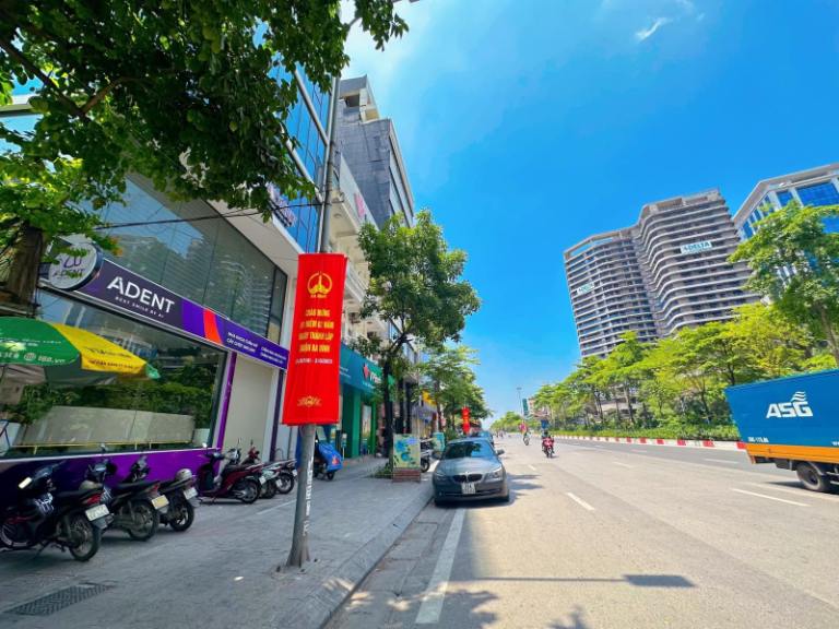 Nhà mặt phố đường Liễu Giai thương mại sầm uất phát triển