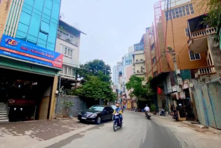 Nhà mặt phố Hoàng Ngân