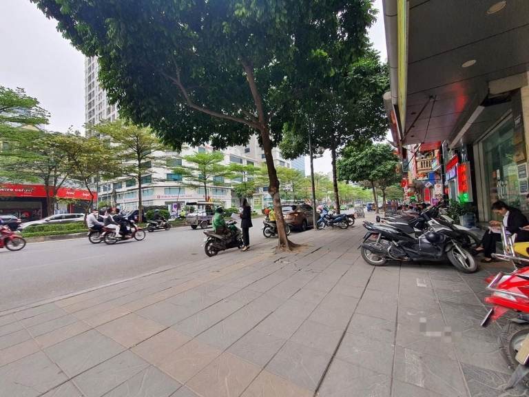 Nhà mặt phố khu Trung Kính