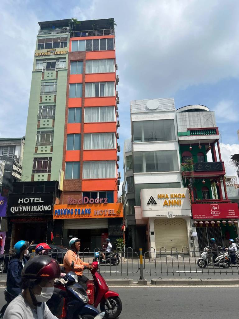 Nhà mặt phố phục vụ kinh doanh hoặc cho thuê