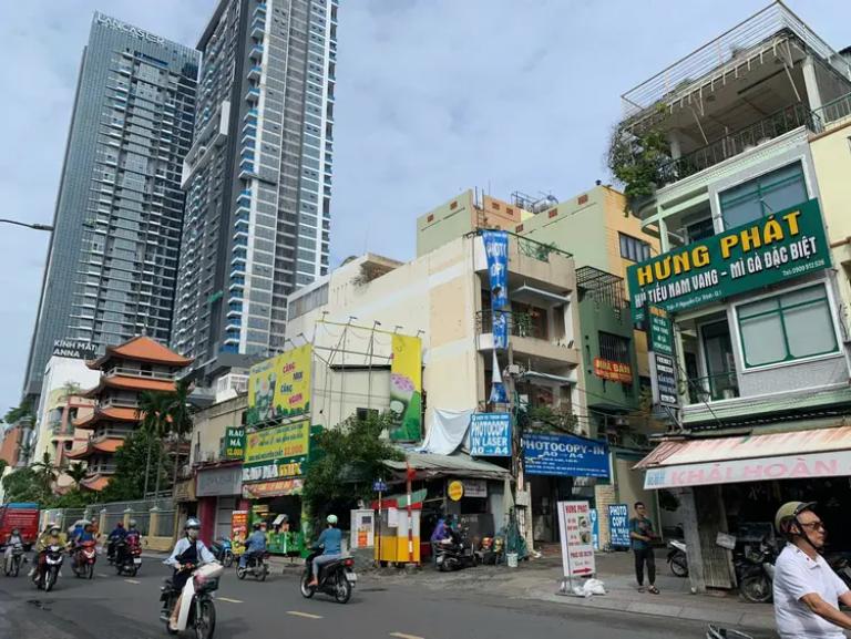 Nhà mặt phố kinh doanh thương mại dịch vụ sầm uất