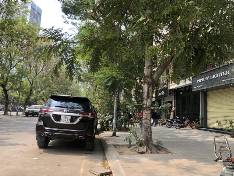 Nhà mặt phố với mặt tiền rộng, thoáng