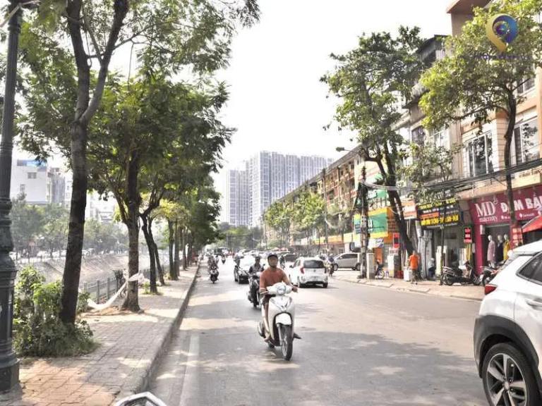 Nhà mặt phố Quỳnh Mai