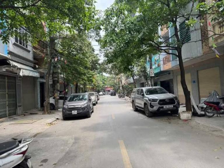 Nhà mặt phố và kinh doanh