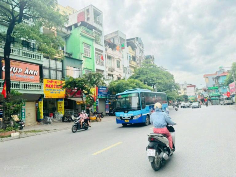 Nhà mặt tiền khu Phùng Hưng