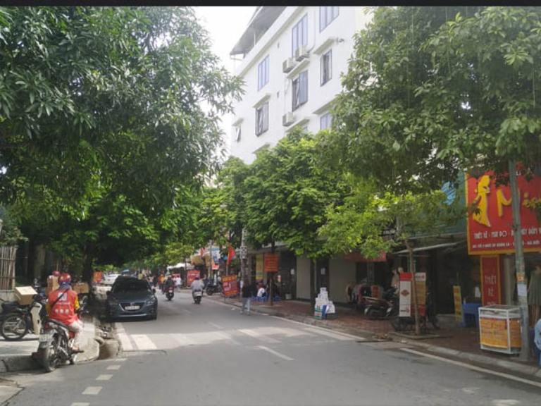 Đường dân cư Xuân La với hoạt động kinh doanh và sinh hoạt sôi động