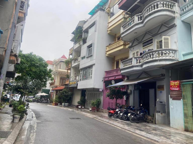 Nhà ngõ 603 kết hợp ở và kinh doanh đường Lạc Long Quân 