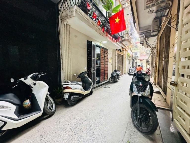 Nhà ngõ Kim Mã Ba Đình xe máy thuận tiện đi lại