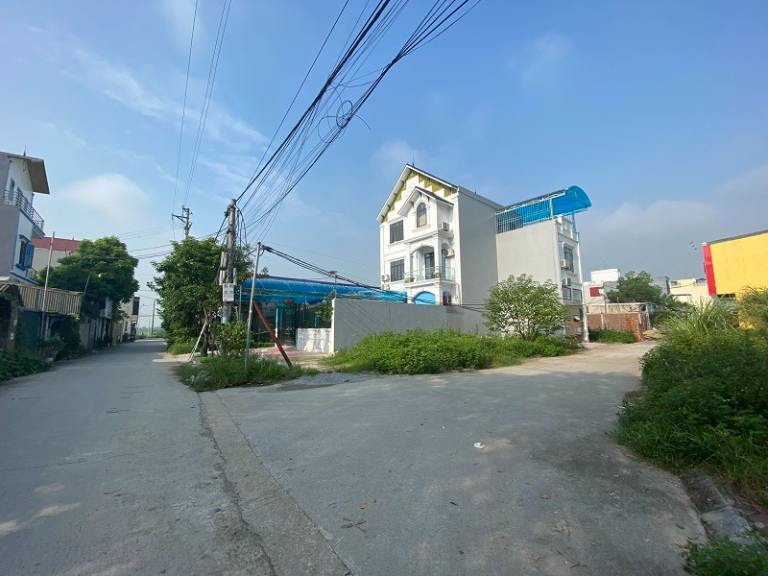 Nhà ở khu dân cư mạt đường rộng, dễ kinh doanh