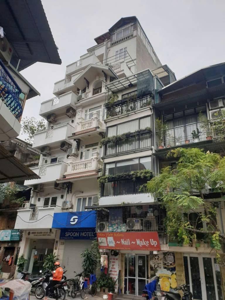 Nhà phố cổ mặt phố Hàng Điếu, quận Hoàn Kiếm