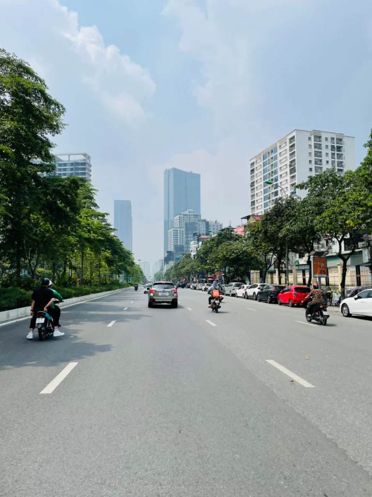 Nhà phố Văn Cao mặt đường chính giao thông thuận tiện