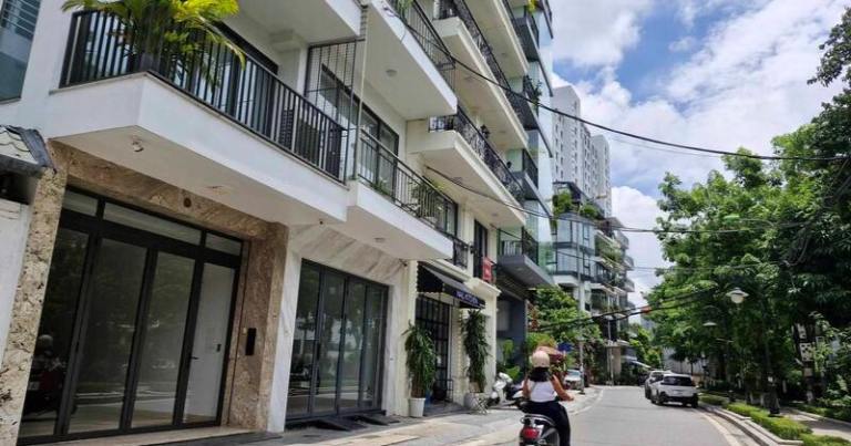 Tuyến phố khu Quảng An với dãy nhà hiện đại, gần hồ Tây