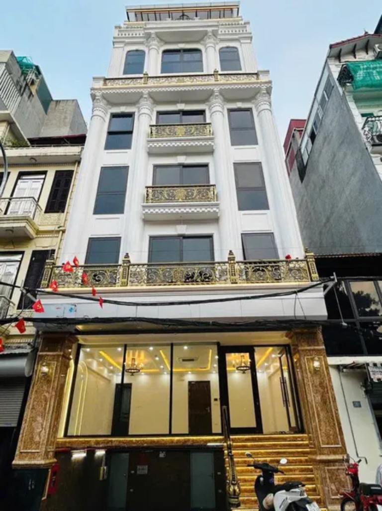 Nhà quận Ba Đình có thang máy và hầm để xe tiện lợi