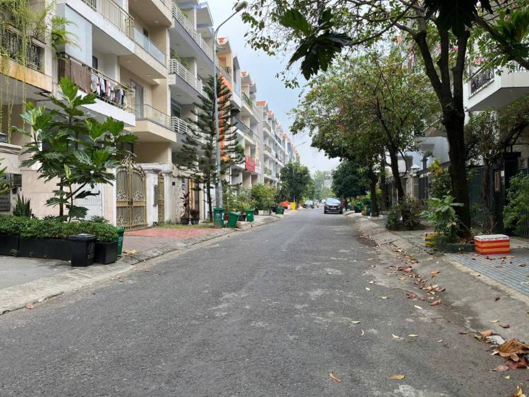 Nhà tại trong khu dân cư lâu đời, yên tĩnh và an ninh tốt