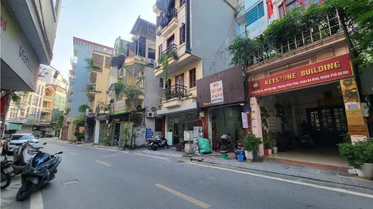 Nhà tại phố Đốc Ngữ thu hút nhiều nhóm khách hàng