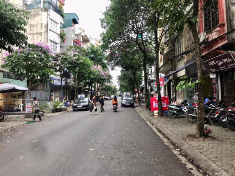 Nhà tại phố Phúc Xá với nhịp sống nhộn nhịp