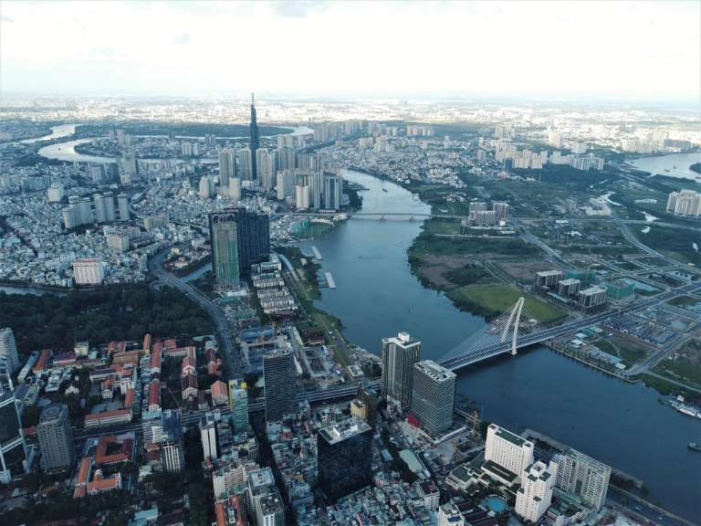 Nhà tại thành phố lớn và tỉnh lẻ đang ở mức nào?  