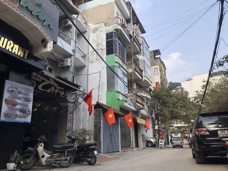 Khu dân cư ổn định, gần cửa hàng tiện ích và quán cà phê