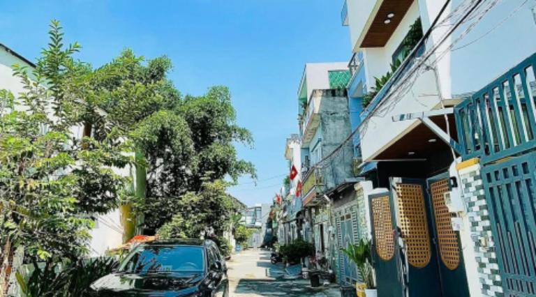 Nhà trong ngõ lớn ô tô vào được ngay trước cửa nhà