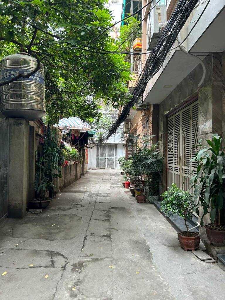 Nhà 5 tầng trong ngõ Thanh Xuân có thang máy