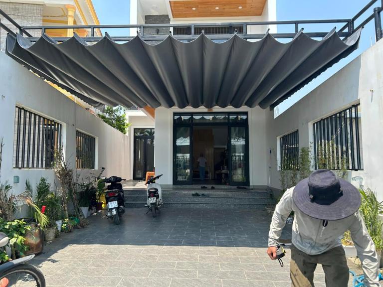 Sử dụng mái hiên trước nhà để chắn nắng nóng