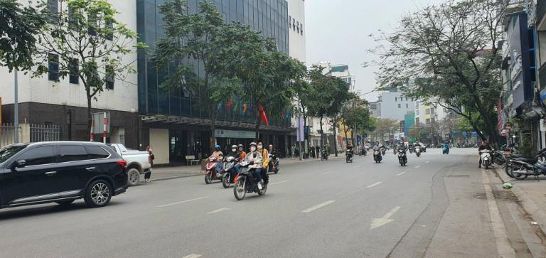 Nhà mặt phố Nguyễn Thái Học thương mại dịch vụ phát triển