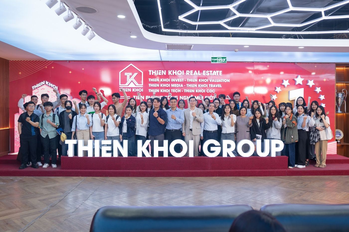 Sinh viên khoa Địa lý – Trường ĐH Khoa học Tự nhiên, ĐH Quốc gia Hà Nội tới tham quan và trải nghiệm thực tế tại trụ sở chính Thiên Khôi Group