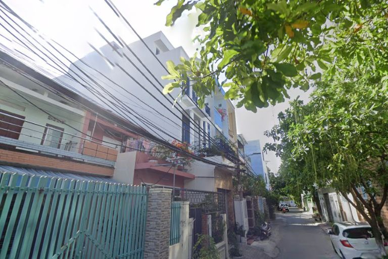 Nhà khu này toàn nhà nhiều tầng có thể kết hợp ở và cho thuê