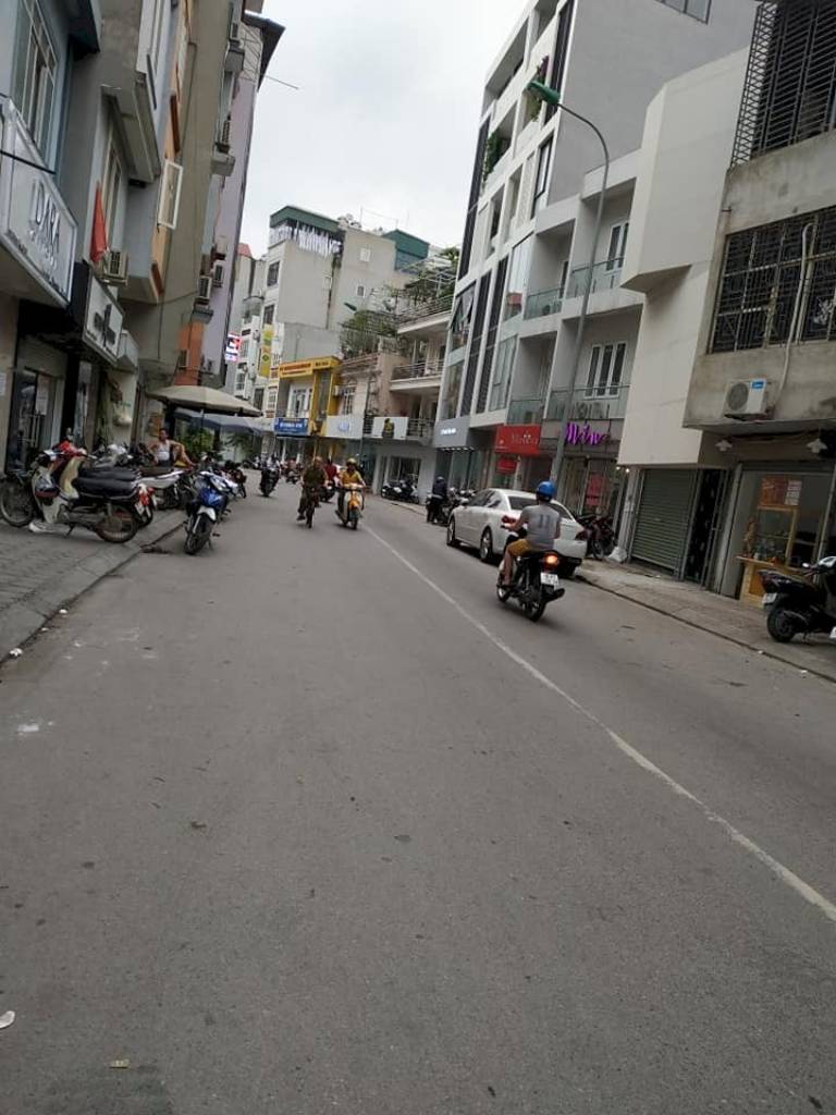 Nhà trong kiệt lớn ô tô đi lại được và có các tiện ích đầu đủ