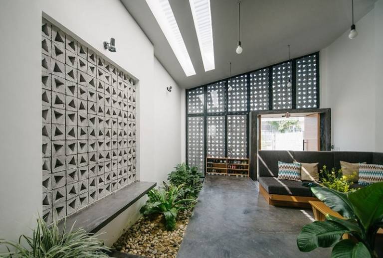 Đảm bảo ánh sáng tự nhiên và thông gió tốt để không gian luôn thoáng