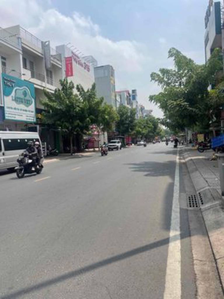Sở hữu nhà tại đây di chuyển nhanh đến sân bay và trung tâm thành phố