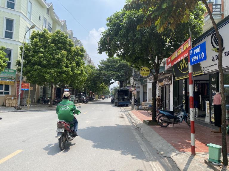 Ngõ dân cư yên tĩnh, đường ô tô tránh, sinh hoạt ổn định