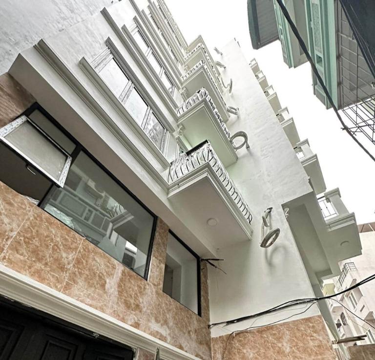 Toàn chung cư mini nhiều tầng có thang máy