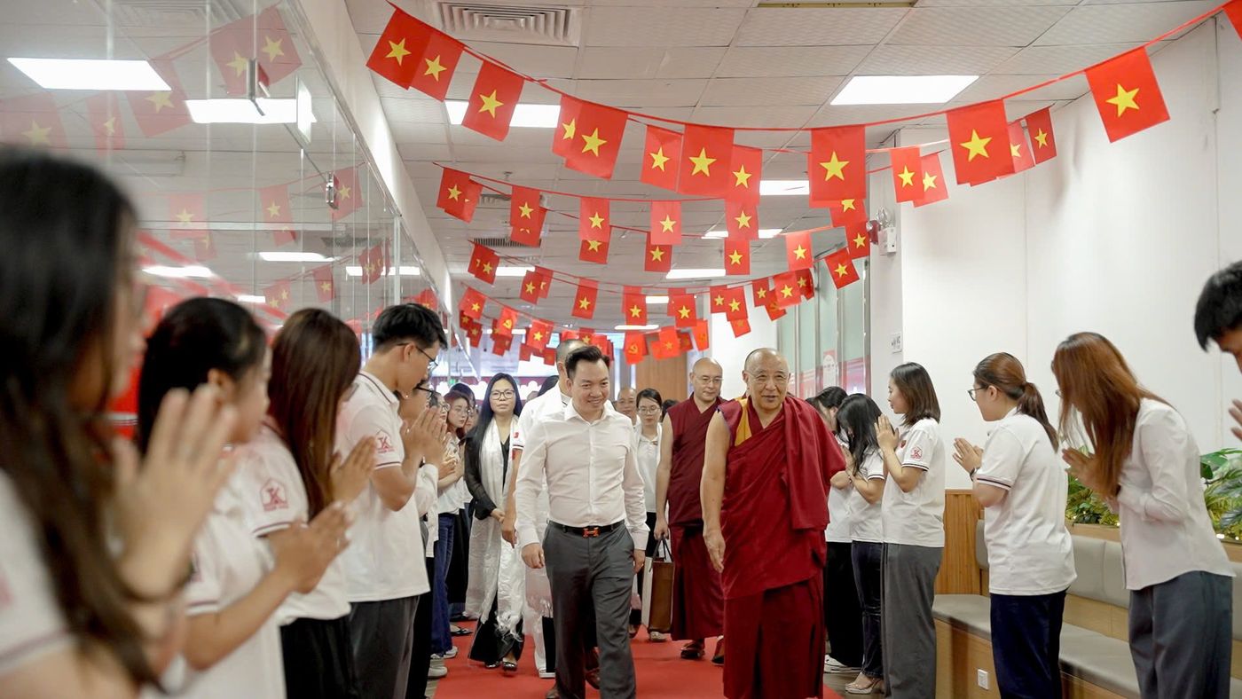 Ban Lãnh đạo Thiên Khôi Group - tiếp đón Tôn sư H.E. Lama Thamthog Rinpoche 