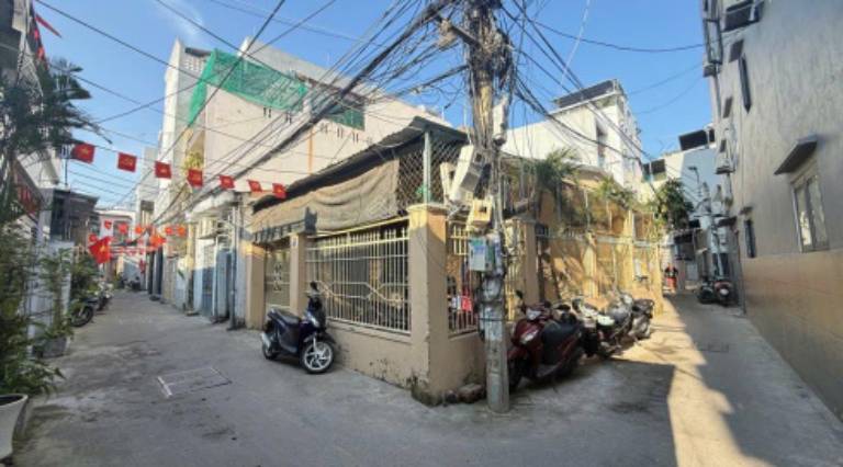 Nhà trong kiết giá rẻ và yên tĩnh hơn mặt đường
