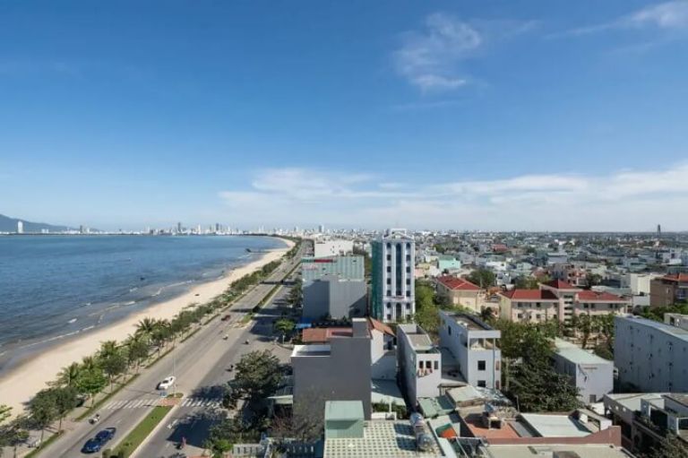 Nhà mặt tiền đông người qua lại, dễ kinh doanh buôn bán