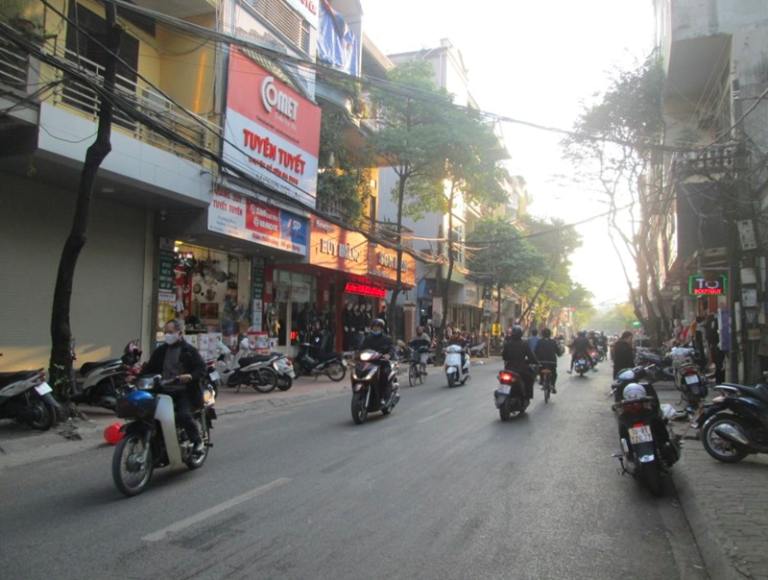 Tuyến phố Lê Hồng Phong sầm uất, tiện di chuyển
