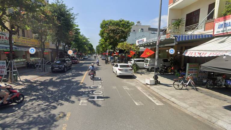 Nhà mặt đường kinh doanh và giao thông thuận lợi
