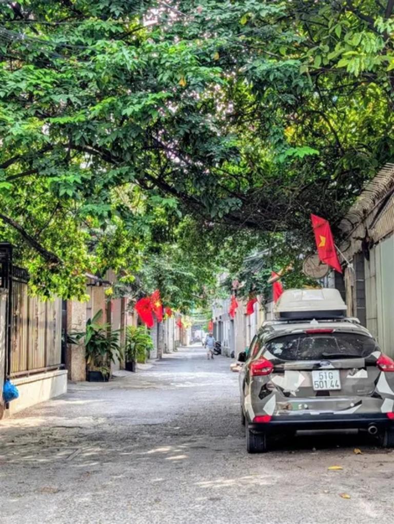 Vị trí ít ồn ào và hàng quán kinh doanh