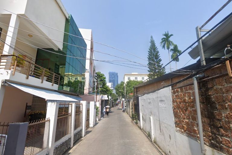 Nhà trong kiệt an cư di chuyển thuận tiền ra đường lớn